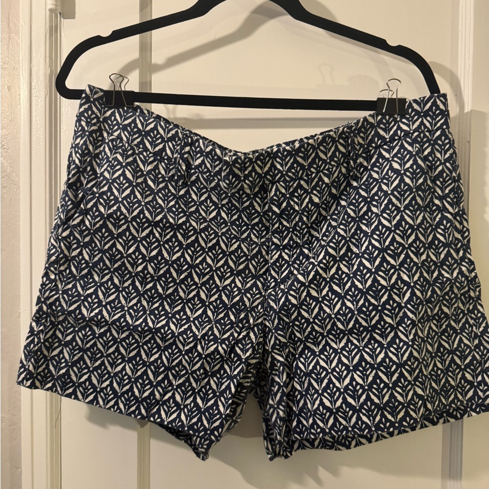 Level 99 Geometric Navy and White Women's Shorts